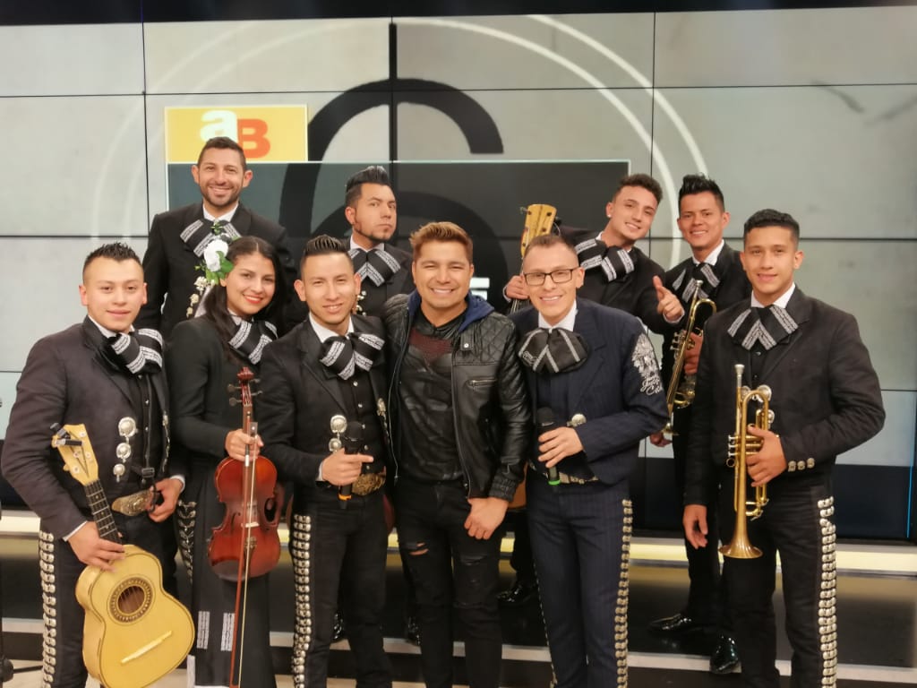 mariachis bogota juvenil con presentador city tv